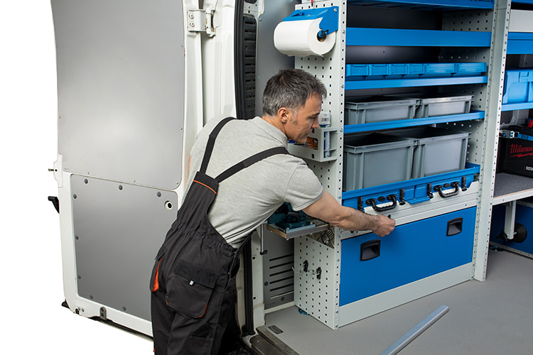 Syncro removable clamp holder opening